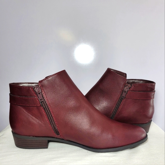 St John's Bay Women's Size 11M Wine colored ankle boots. - Picture 8 of 9